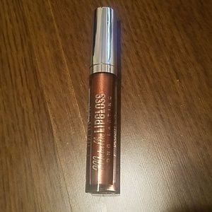 Metallic lip gloss